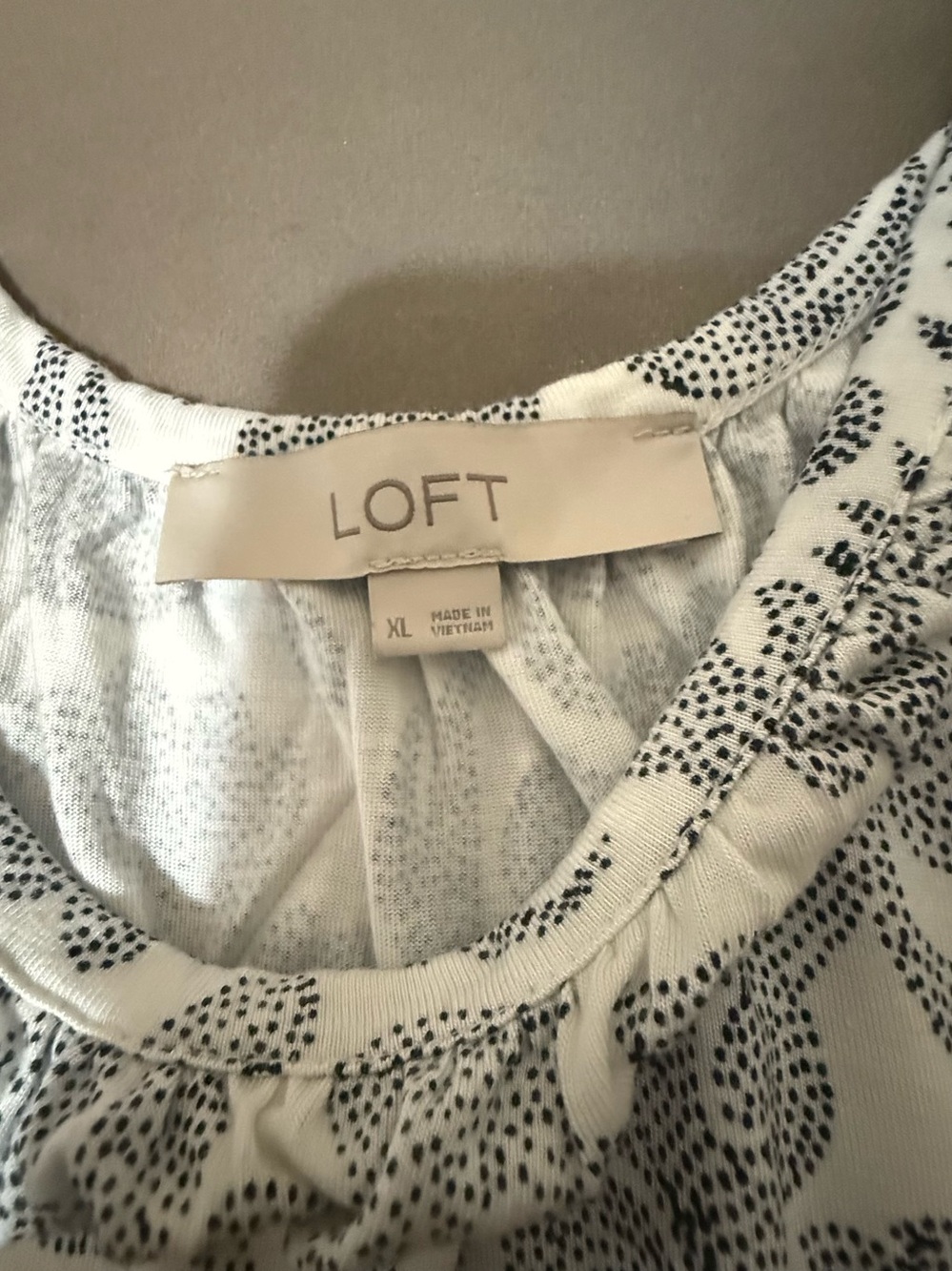 LOFT Cream and Navy Top with Floral Print and Tie Back - Picture 4 of 4